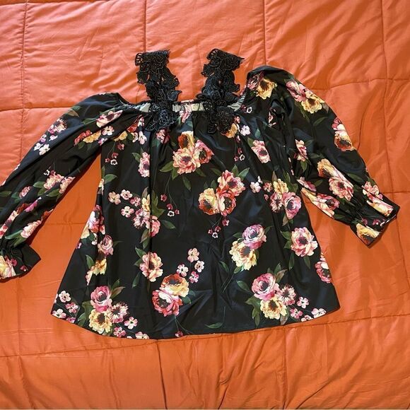 NWOT- Emery Rose Black Floral off-shoulder top - Picture 2 of 9